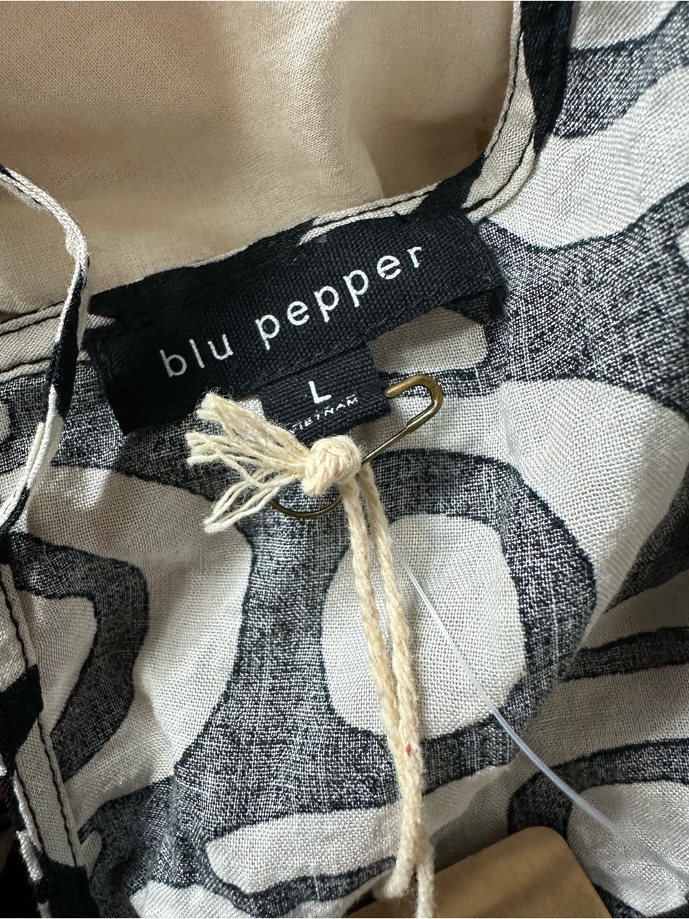Blu Pepper Black & White Tie-Front Camisole - Picture 7 of 8
